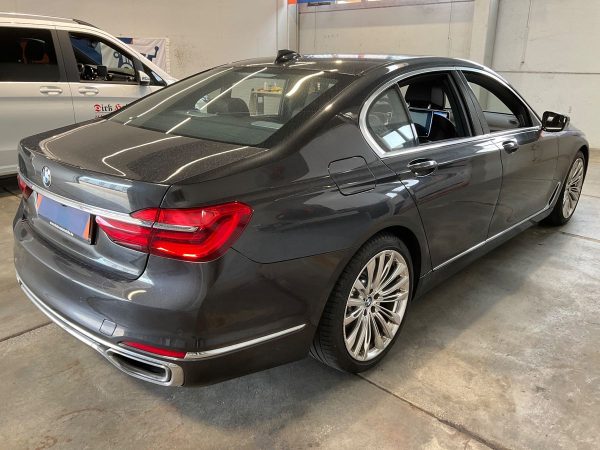 2016 BMW 7er 750i xDrive Petrol - Image 9