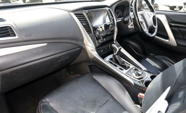 2015 Mitsubishi Pajero Sport Exceed - Image 11