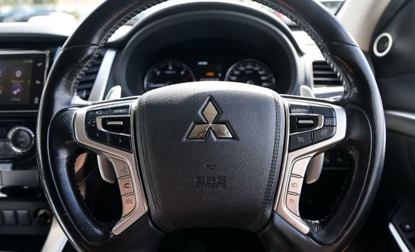 2015 Mitsubishi Pajero Sport Exceed - Image 13