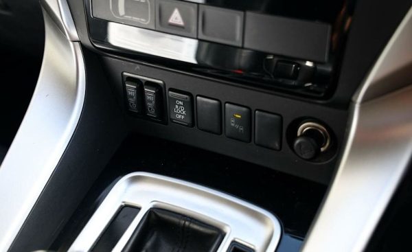 2015 Mitsubishi Pajero Sport Exceed - Image 19