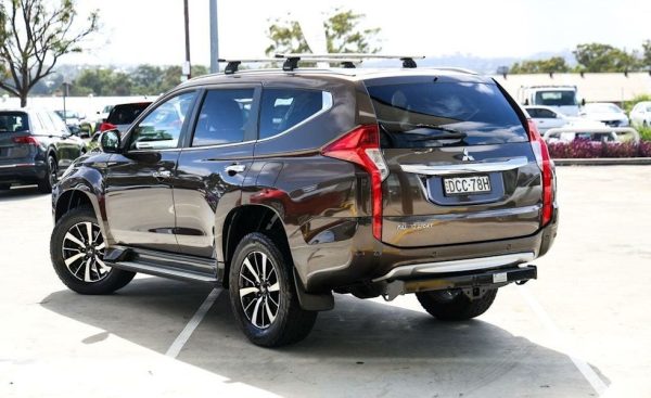 2015 Mitsubishi Pajero Sport Exceed - Image 2