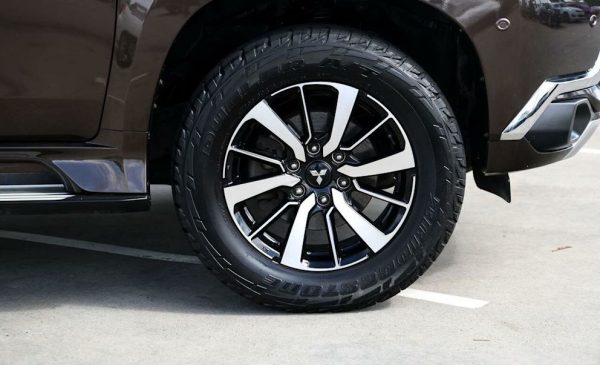 2015 Mitsubishi Pajero Sport Exceed - Image 24