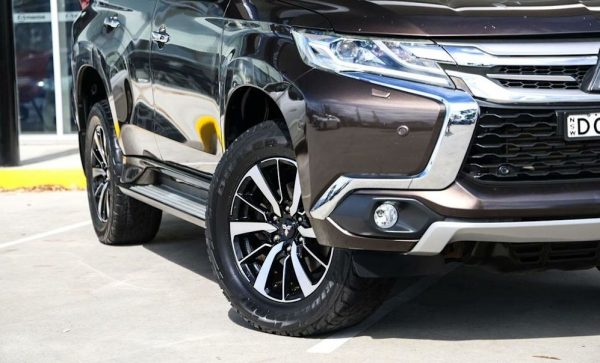 2015 Mitsubishi Pajero Sport Exceed - Image 7