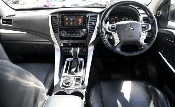 2015 Mitsubishi Pajero Sport Exceed - Image 9