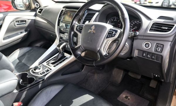 2015 Mitsubishi Pajero Sport Exceed - Image 10