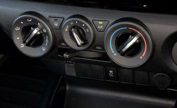 2016 Toyota Hilux Workmate Cab Chassis - Image 16