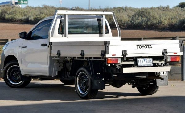2016 Toyota Hilux Workmate Cab Chassis - Image 3