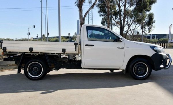 2016 Toyota Hilux Workmate Cab Chassis - Image 4
