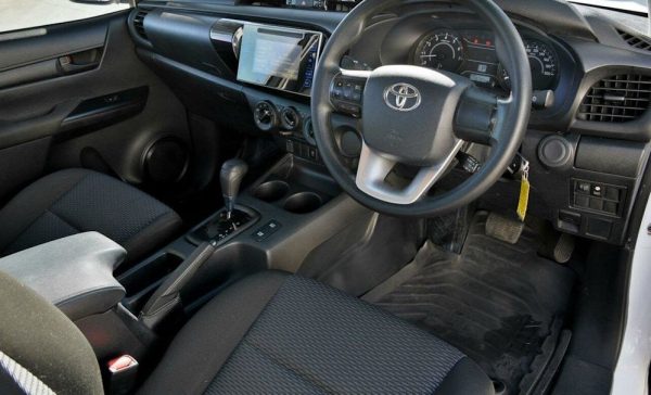 2016 Toyota Hilux Workmate Cab Chassis - Image 5