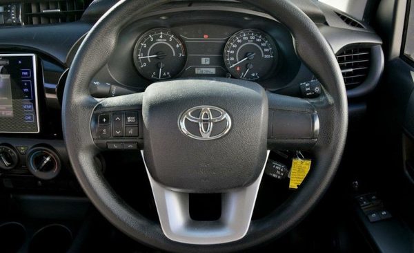 2016 Toyota Hilux Workmate Cab Chassis - Image 9