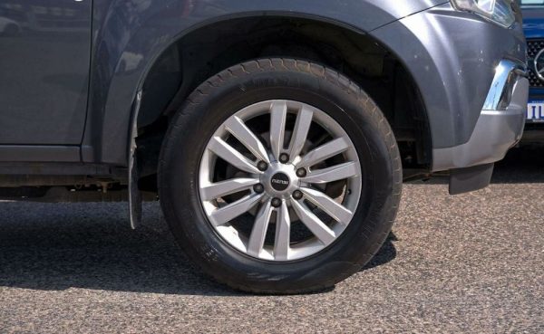 2017 Isuzu MU-X LS-U (4X2) - Image 12