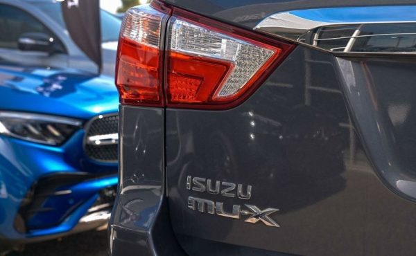 2017 Isuzu MU-X LS-U (4X2) - Image 13