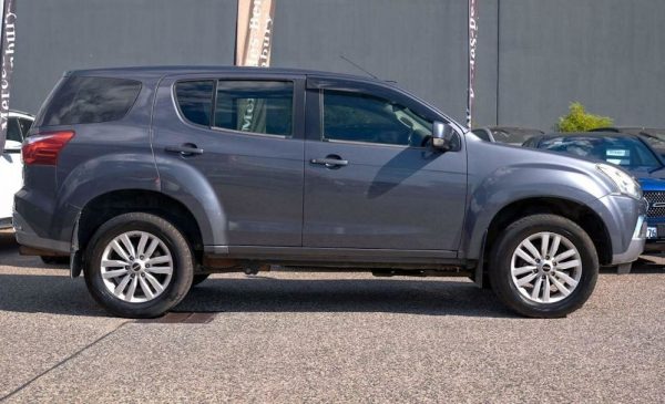 2017 Isuzu MU-X LS-U (4X2) - Image 3