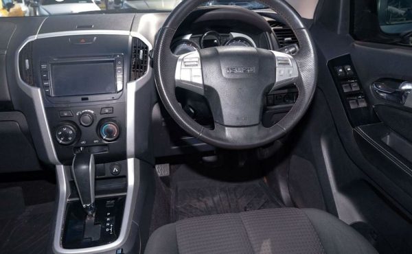 2017 Isuzu MU-X LS-U (4X2) - Image 7