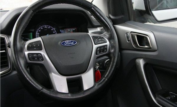 2018 FORD ** EVEREST TREND ** 3.2L TURBO DIESEL ** - Image 6