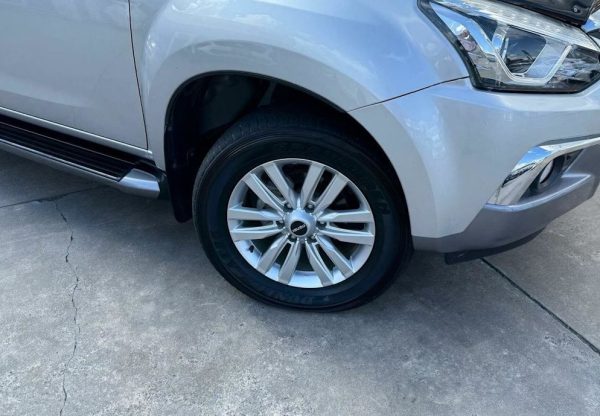 2018 Isuzu MU-X LS-T (4X4) LS-T Wagon - Image 4