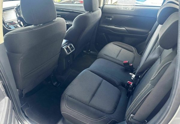 2019 Mitsubishi Outlander ES 7 Seat - Image 11
