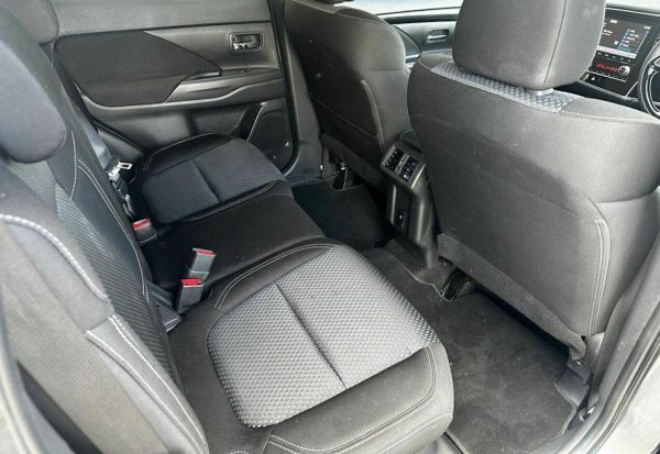 2019 Mitsubishi Outlander ES 7 Seat - Image 13
