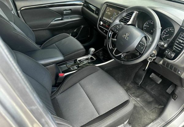 2019 Mitsubishi Outlander ES 7 Seat - Image 14