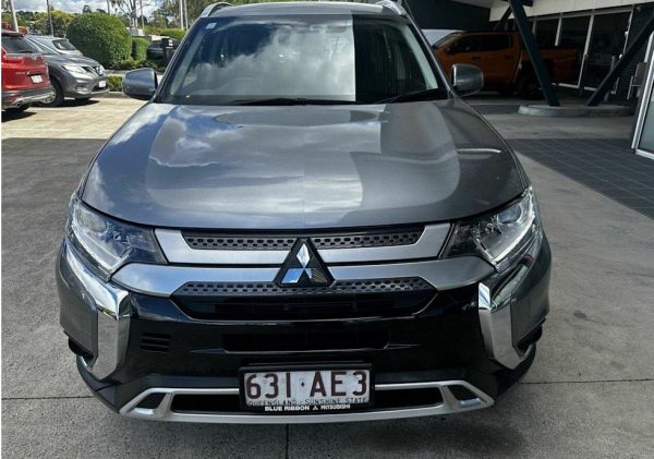 2019 Mitsubishi Outlander ES 7 Seat - Image 3
