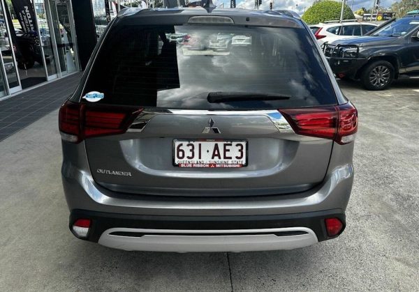 2019 Mitsubishi Outlander ES 7 Seat - Image 6