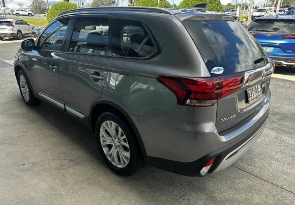 2019 Mitsubishi Outlander ES 7 Seat - Image 7