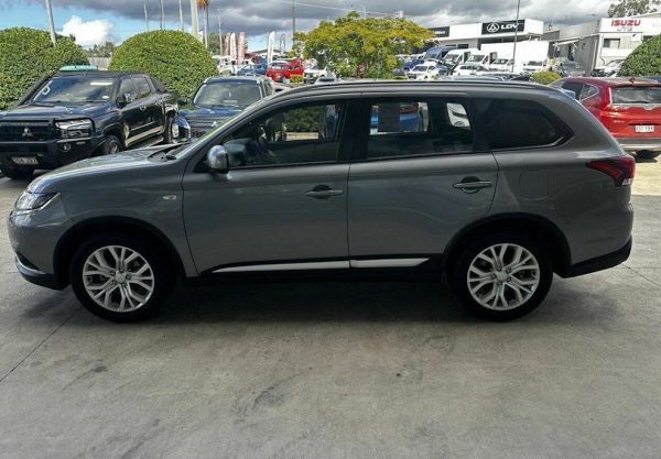 2019 Mitsubishi Outlander ES 7 Seat - Image 8