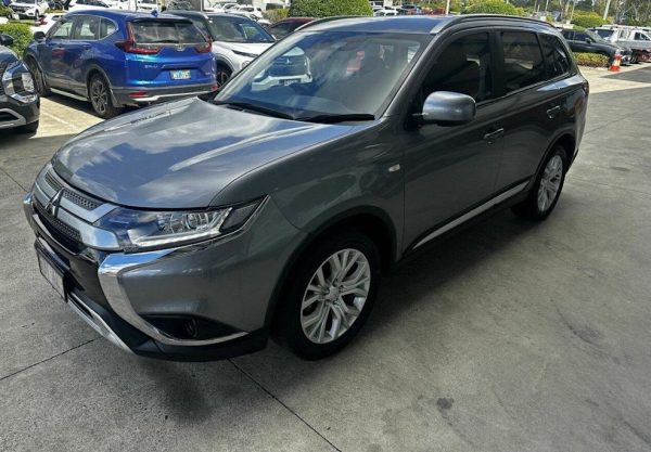 2019 Mitsubishi Outlander ES 7 Seat - Image 9