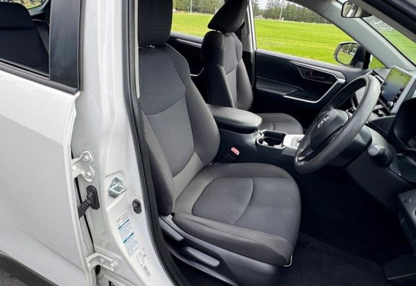 2019 Toyota RAV4 GX AWD Hybrid – WHITE - Image 13