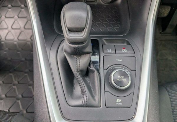 2019 Toyota RAV4 GX Hybrid Nav. - Image 17