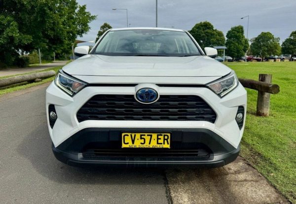 2019 Toyota RAV4 GX AWD Hybrid – WHITE - Image 3