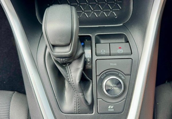 2019 Toyota RAV4 GX AWD Hybrid – WHITE - Image 21