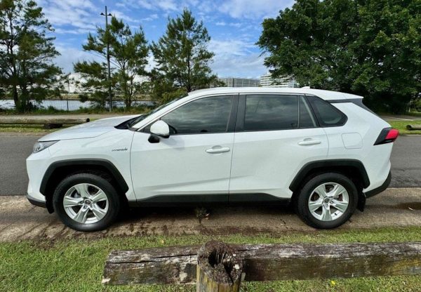 2019 Toyota RAV4 GX AWD Hybrid – WHITE - Image 5