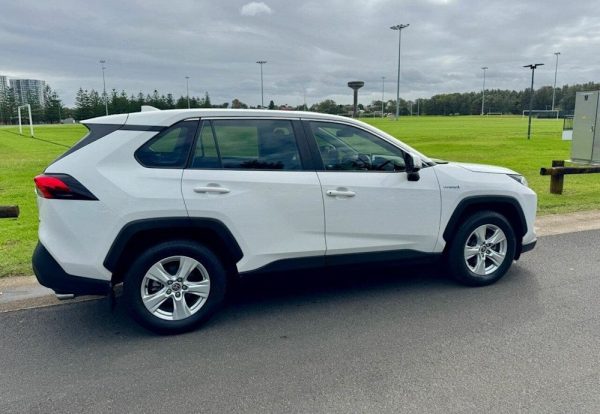 2019 Toyota RAV4 GX AWD Hybrid – WHITE - Image 8
