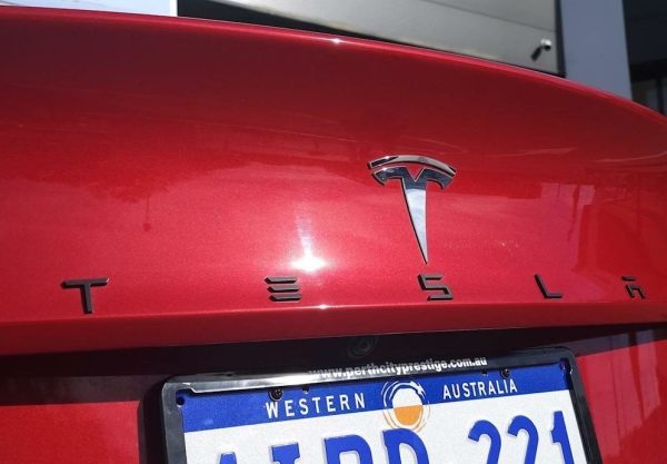 2021 Tesla Model 3 Standard Range Plus RWD RED - Image 3