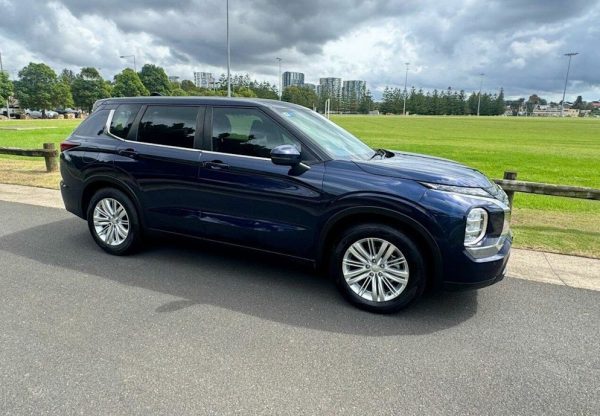 2022 Mitsubishi Outlander ES 5 Seat (AWD) - Image 10