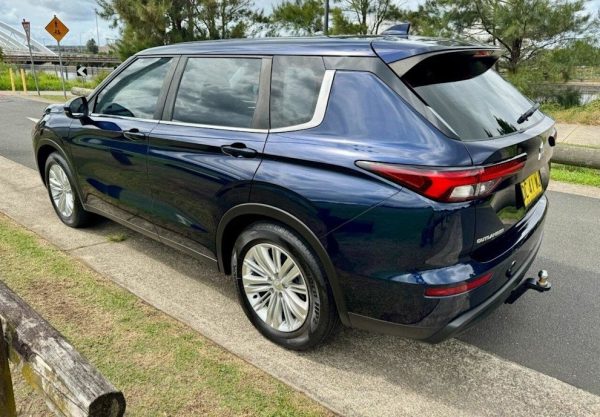 2022 Mitsubishi Outlander ES 5 Seat (AWD) - Image 6