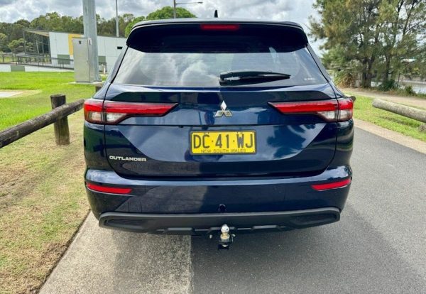2022 Mitsubishi Outlander ES 5 Seat (AWD) - Image 7