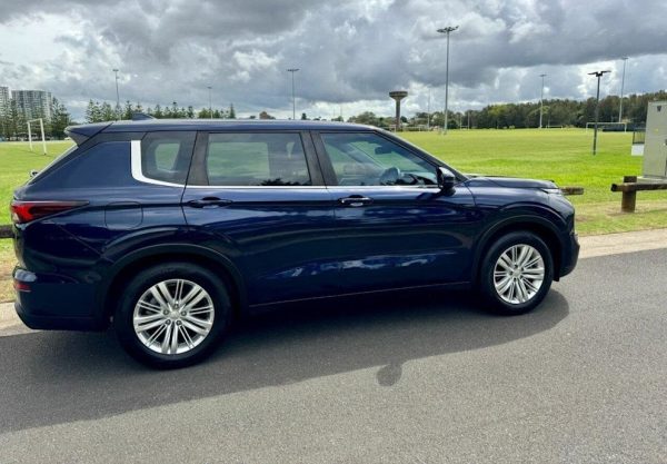2022 Mitsubishi Outlander ES 5 Seat (AWD) - Image 8
