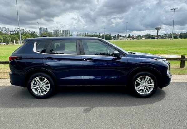 2022 Mitsubishi Outlander ES 5 Seat (AWD) - Image 9